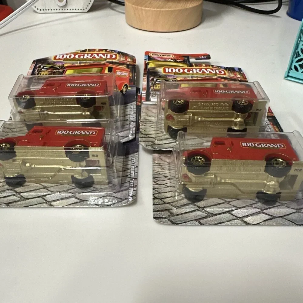 Matchbox 100 Grand‎ candy bar International Armored truck 1:64 Scale Red 4 NIb